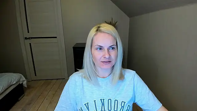 Snapshot of Alicee_Gracee chatting on February 25, 2025, 7:06 pm Alicee Gracee online show from February 25, 2025, 7:06 pm