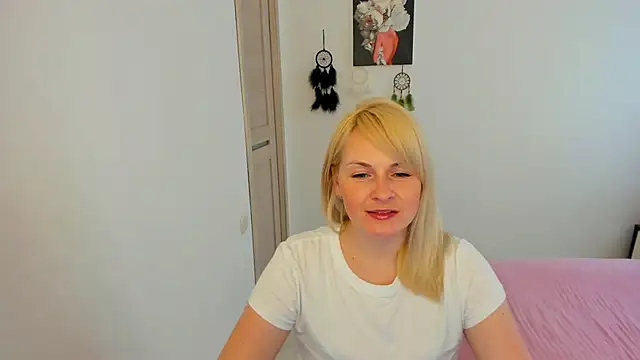 Snapshot of Alicee_Gracee chatting on February 6, 2026, 12:34 pm Alicee Gracee online show from February 6, 2026, 12:34 pm