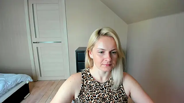 Snapshot of Alicee_Gracee chatting on March 14, 2025, 8:32 am Alicee Gracee online show from March 14, 2025, 8:32 am
