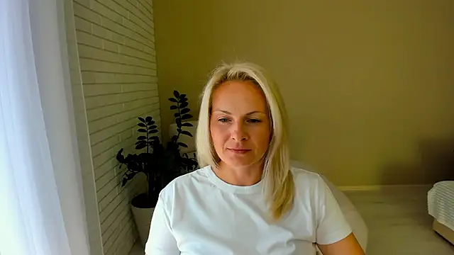 Snapshot of Alicee_Gracee chatting on September 10, 2025, 9:08 am Alicee Gracee online show from September 10, 2025, 9:08 am