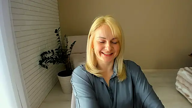 Snapshot of Alicee_Gracee chatting on March 6, 2026, 10:32 am Alicee Gracee online show from March 6, 2026, 10:32 am