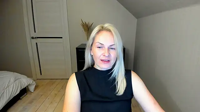 Snapshot of Alicee_Gracee chatting on October 17, 2025, 7:37 pm Alicee Gracee online show from October 17, 2025, 7:37 pm