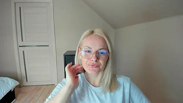 Snapshot of Alicee_Gracee chatting on February 15, 2025, 12:22 pm Alicee Gracee online show from February 15, 2025, 12:22 pm