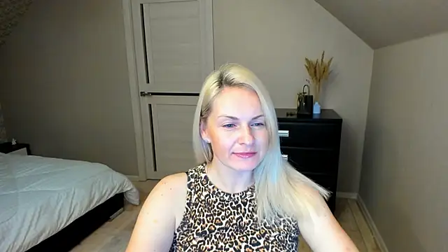 Snapshot of Alicee_Gracee chatting on November 7, 2025, 7:07 pm Alicee Gracee online show from November 7, 2025, 7:07 pm