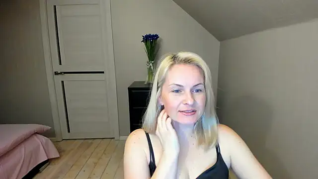 Snapshot of Alicee_Gracee chatting on March 7, 2025, 3:49 pm Alicee Gracee online show from March 7, 2025, 3:49 pm