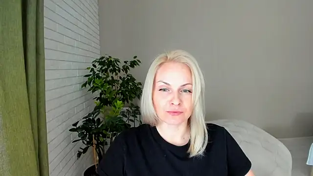 Snapshot of Alicee_Gracee chatting on February 7, 2025, 12:39 pm Alicee Gracee online show from February 7, 2025, 12:39 pm