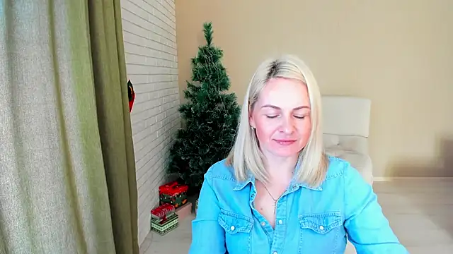 Alicee Gracee online show from December 15, 2025, 10:21 am