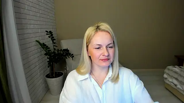 Snapshot of Alicee_Gracee chatting on February 16, 2026, 7:45 pm Alicee Gracee online show from February 16, 2026, 7:45 pm