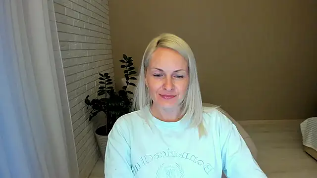 Snapshot of Alicee_Gracee chatting on September 9, 2025, 3:32 pm Alicee Gracee online show from September 9, 2025, 3:32 pm