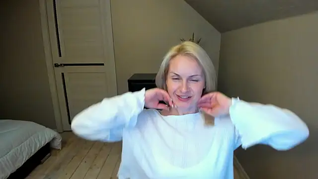 Snapshot of Alicee_Gracee chatting on February 14, 2025, 9:10 pm Alicee Gracee online show from February 14, 2025, 9:10 pm