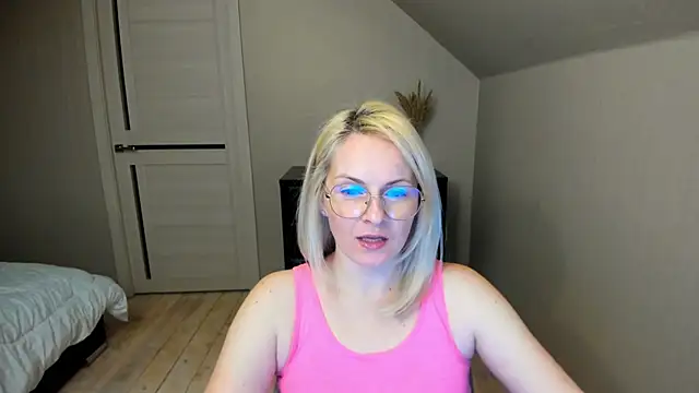 Snapshot of Alicee_Gracee chatting on March 17, 2025, 6:11 pm Alicee Gracee online show from March 17, 2025, 6:11 pm