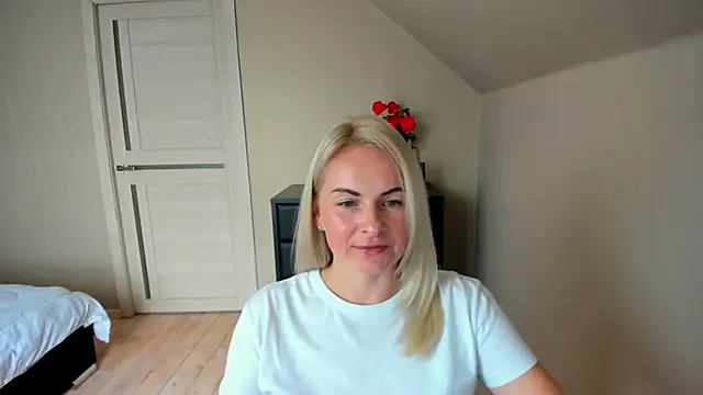 Snapshot of Alicee_Gracee chatting on October 6, 2025, 9:32 am Alicee Gracee online show from October 6, 2025, 9:32 am