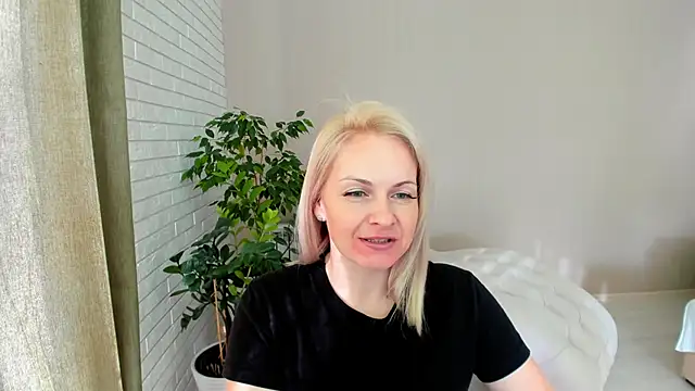 Snapshot of Alicee_Gracee chatting on February 8, 2025, 8:31 am Alicee Gracee online show from February 8, 2025, 8:31 am
