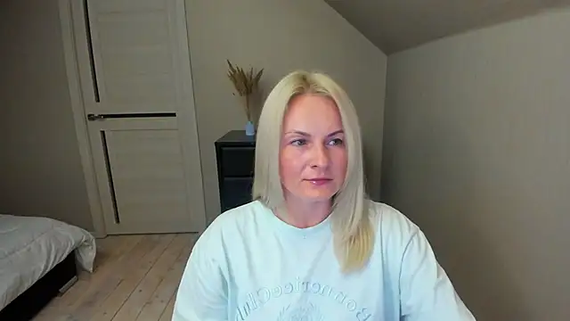 Snapshot of Alicee_Gracee chatting on October 12, 2025, 6:53 pm Alicee Gracee online show from October 12, 2025, 6:53 pm