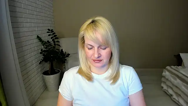 Snapshot of Alicee_Gracee chatting on February 24, 2026, 6:31 pm Alicee Gracee online show from February 24, 2026, 6:31 pm