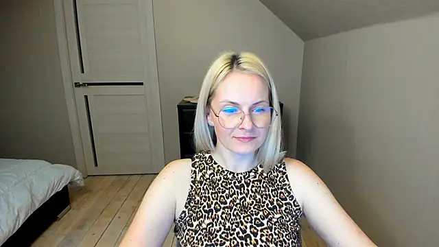 Snapshot of Alicee_Gracee chatting on March 14, 2025, 6:18 pm Alicee Gracee online show from March 14, 2025, 6:18 pm