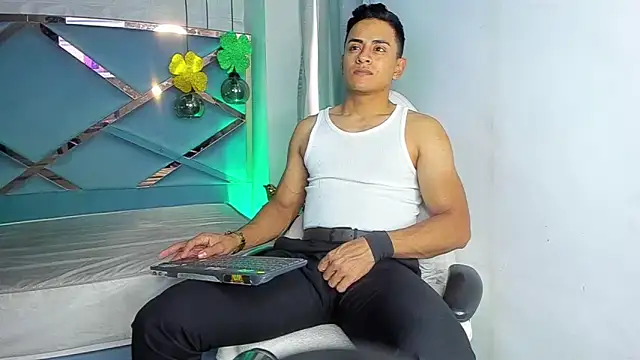 Lucii fer  online show from March 17, 2026, 1:36 pm