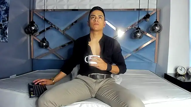 Lucii fer  online show from November 22, 2025, 11:42 am