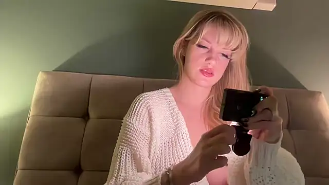 LustfulLuna  online show from January 6, 2026, 6:56 pm