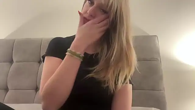 LustfulLuna  online show from January 17, 2026, 6:44 pm