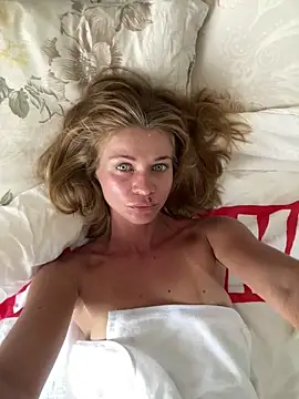 Snapshot of -OliWow- chatting on March 9, 2025, 8:51 am -OliWow- online show from March 9, 2025, 8:51 am