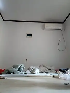 hello098712 online show from September 21, 2025, 1:11 am