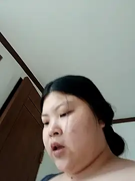 hello098712 online show from November 3, 2025, 9:35 am