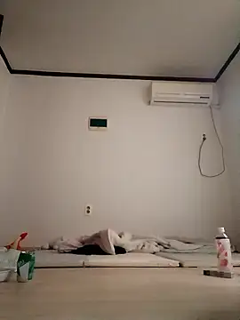 hello098712 online show from September 13, 2025, 10:10 pm