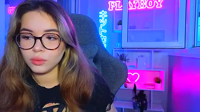 CutiePie3 online show from October 6, 2025, 3:02 pm