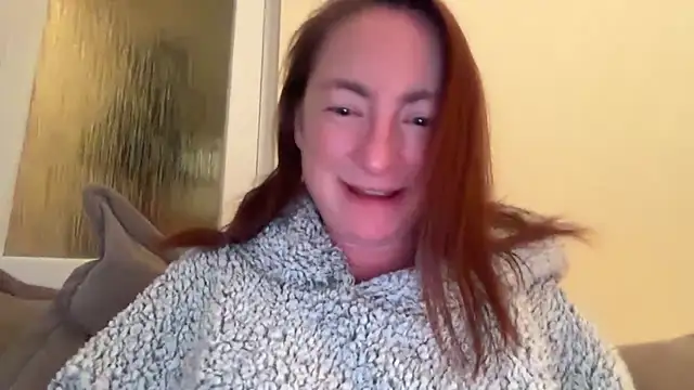 Snapshot of LouiseTswing chatting on February 12, 2025, 7:45 pm LouiseTswing online show from February 12, 2025, 7:45 pm