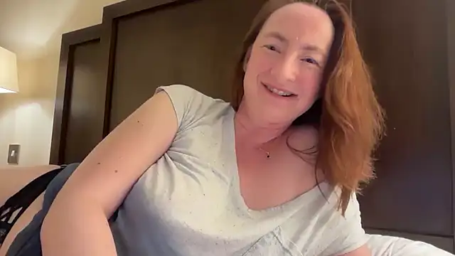 Snapshot of LouiseTswing chatting on January 22, 2025, 5:28 pm LouiseTswing online show from January 22, 2025, 5:28 pm