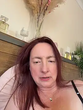 Snapshot of LouiseTswing chatting on July 2, 2026, 1:17 pm LouiseTswing online show from July 2, 2026, 1:17 pm