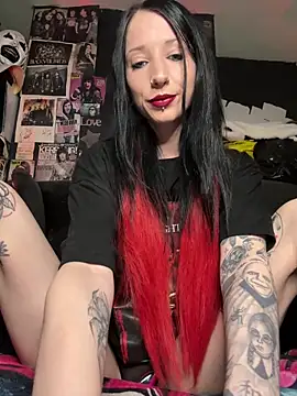 Snapshot of MissMidnightUK chatting on May 12, 2026, 11:44 pm MissMidnightUK online show from May 12, 2026, 11:44 pm