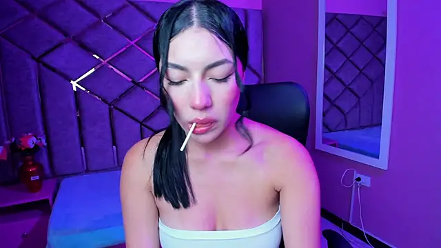 Poly Sasha  online show from November 12, 2025, 4:27 am