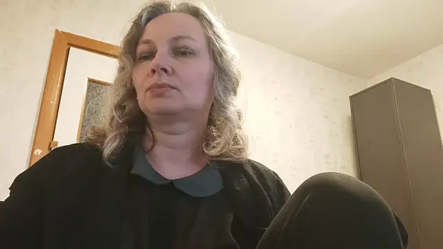 Snapshot of EdithManning chatting on May 5, 2026, 5:49 pm EdithManning online show from May 5, 2026, 5:49 pm