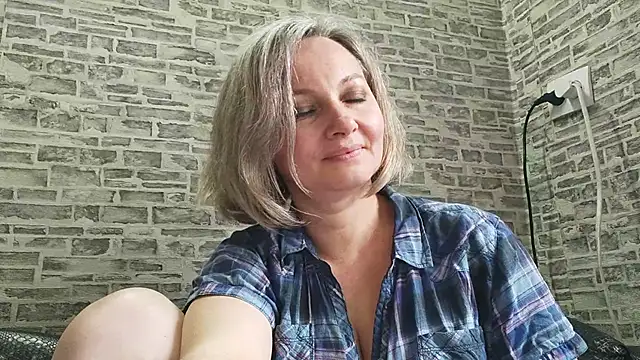 EdithManning online show from March 21, 2025, 11:12 am