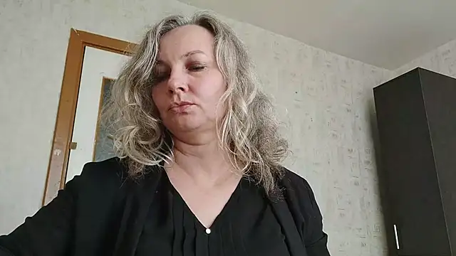 Snapshot of EdithManning chatting on May 11, 2026, 2:45 pm EdithManning online show from May 11, 2026, 2:45 pm