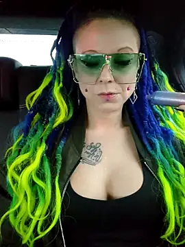 Snapshot of EdgesOfReality chatting on November 4, 2025, 7:23 am EdgesOfReality online show from November 4, 2025, 7:23 am