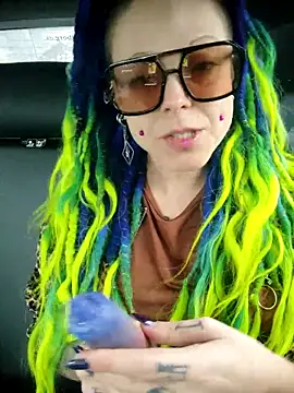 Snapshot of EdgesOfReality chatting on November 10, 2025, 8:08 am EdgesOfReality online show from November 10, 2025, 8:08 am