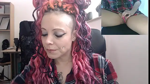 Snapshot of EdgesOfReality chatting on February 16, 2026, 9:52 am EdgesOfReality online show from February 16, 2026, 9:52 am