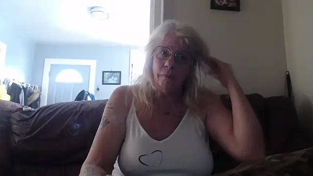 canadiancougar1965 online show from January 24, 2025, 8:11 pm