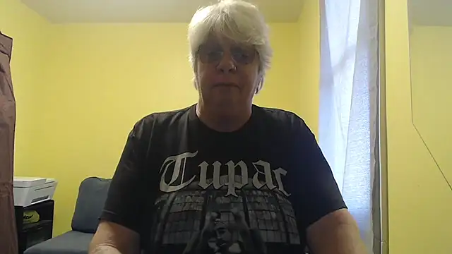 canadiancougar1965 online show from November 29, 2025, 1:44 pm