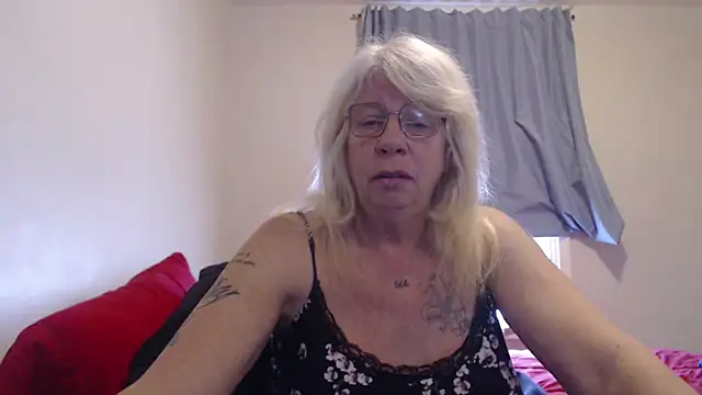 canadiancougar1965 online show from December 8, 2024, 4:18 pm