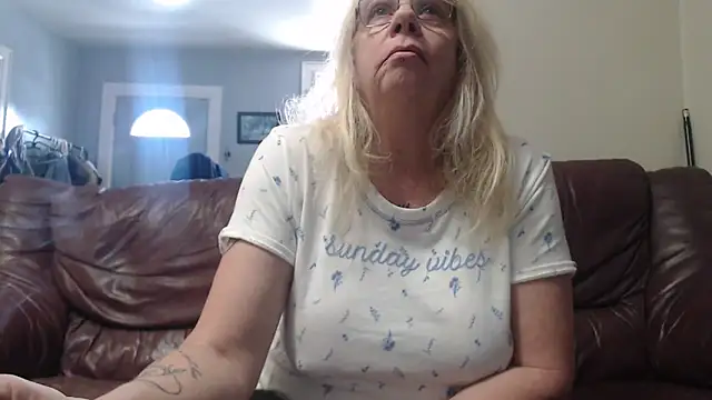 canadiancougar1965 online show from March 2, 2025, 2:25 pm