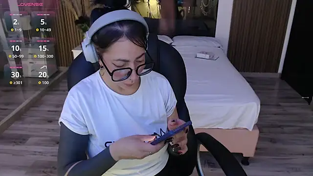 Sam mansson66 online show from December 17, 2025, 10:37 pm