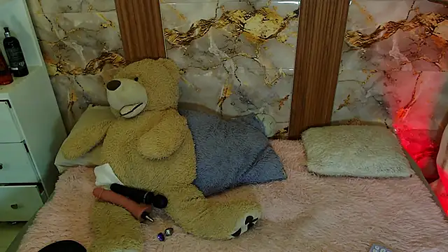 zoey-fox online show from November 24, 2025, 11:05 pm