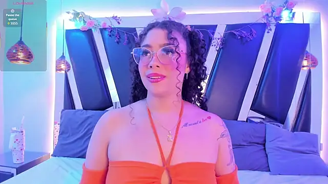 Snapshot of antonelllepiercee chatting on April 18, 2026, 11:23 am antonelllepiercee online show from April 18, 2026, 11:23 am