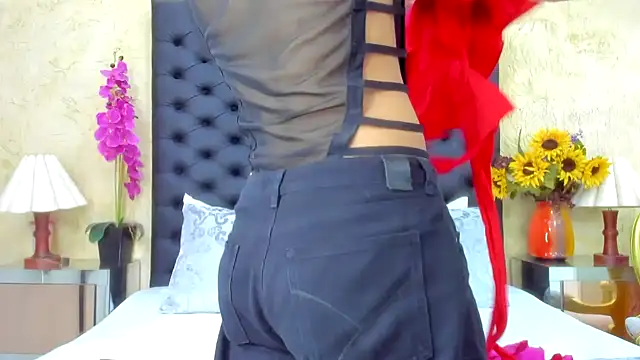 NahomiWhitel online show from October 22, 2025, 2:49 pm