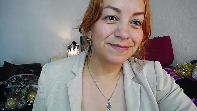 Snapshot of Delilah_Belmont chatting on December 8, 2024, 11:40 pm Delilah Belmont online show from December 8, 2024, 11:40 pm