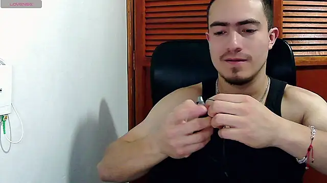 dragon1006 online show from May 19, 2026, 3:35 am